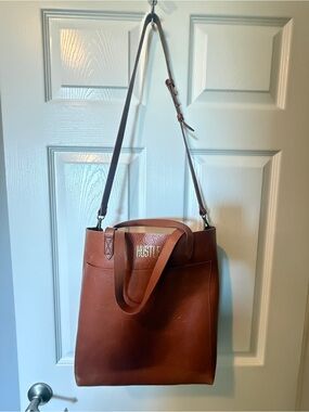 Madewell Medium Transport Tote engraved with ‘hustle’